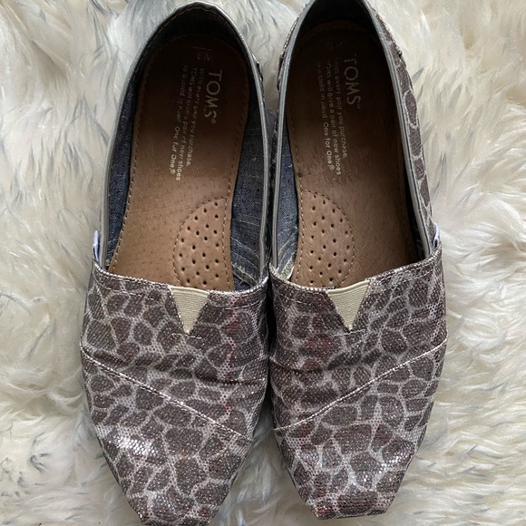 TOMS Giraffe Print Glitter size 8. In great condition - Picture 9 of 13